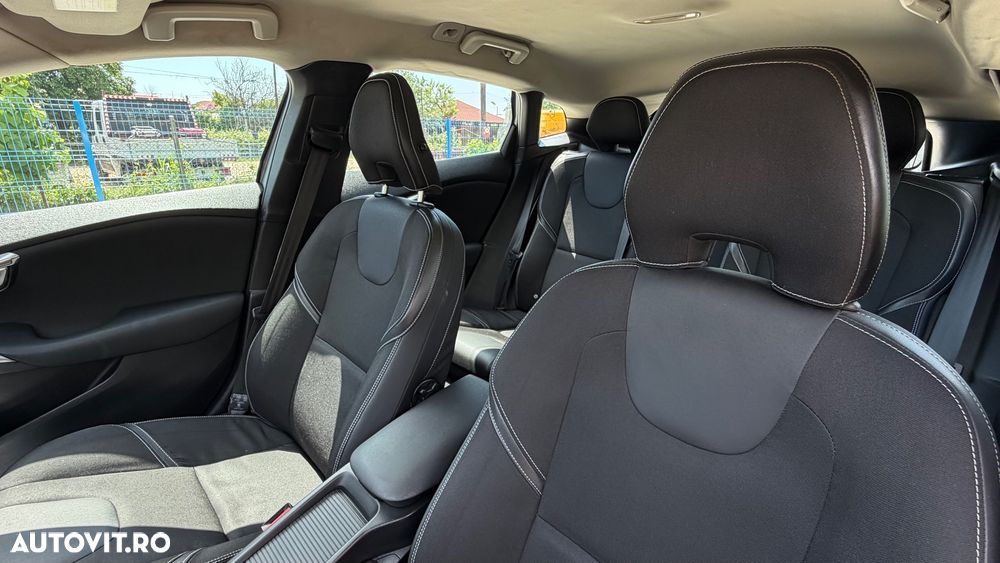 Volvo V40 D2 Momentum - 12