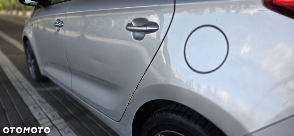 Kia Carens 1.7 CRDi 115 Dream Team Edition - 15