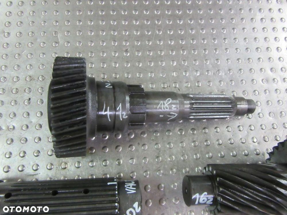 Wałek skrzyni ACV0127400 ACV0197410 Massey Ferguson Valtra seria T T183 T174 T194 T214 T234 T254 - 2