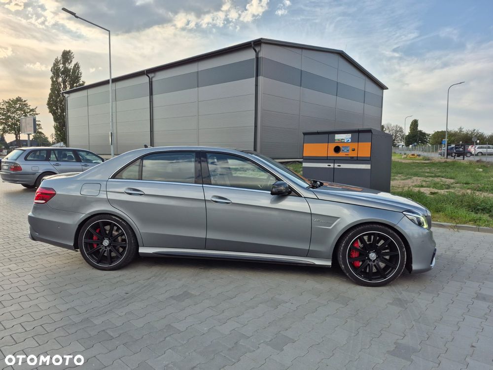 Mercedes-Benz Klasa E 63 AMG S 4-Matic - 8