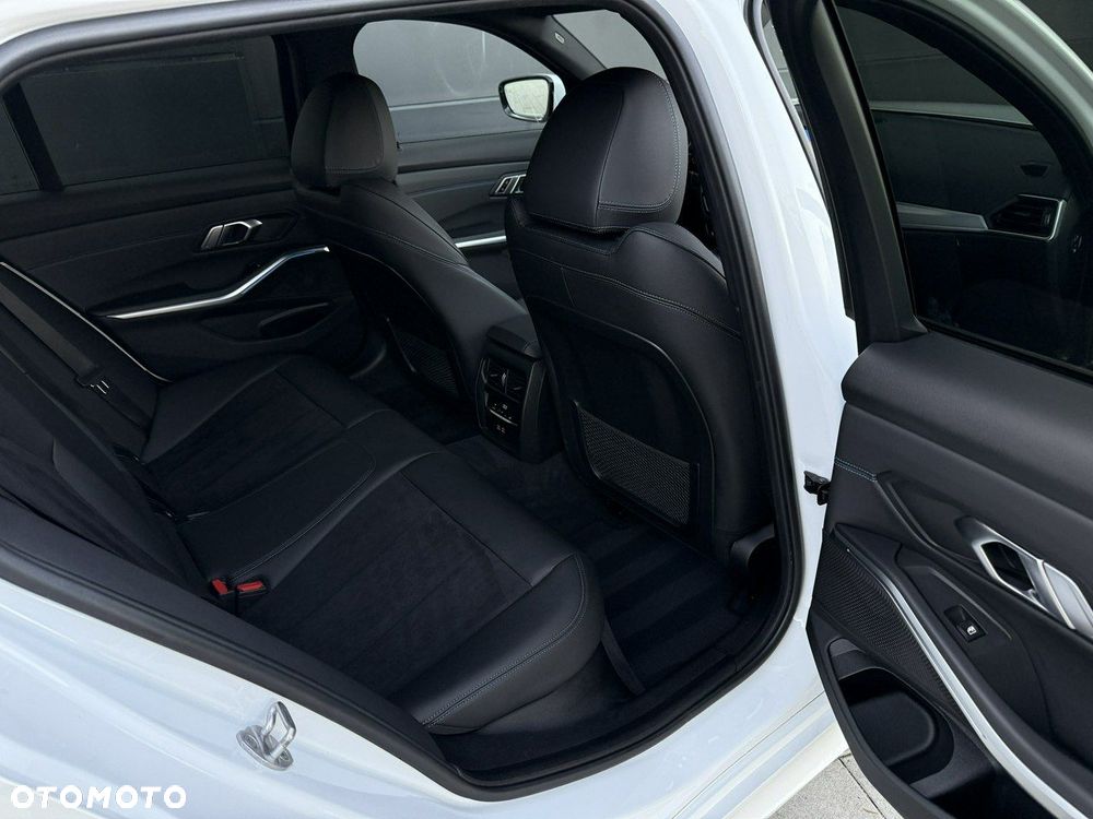 BMW Seria 3 320d xDrive Edition M Sport Shadow - 39