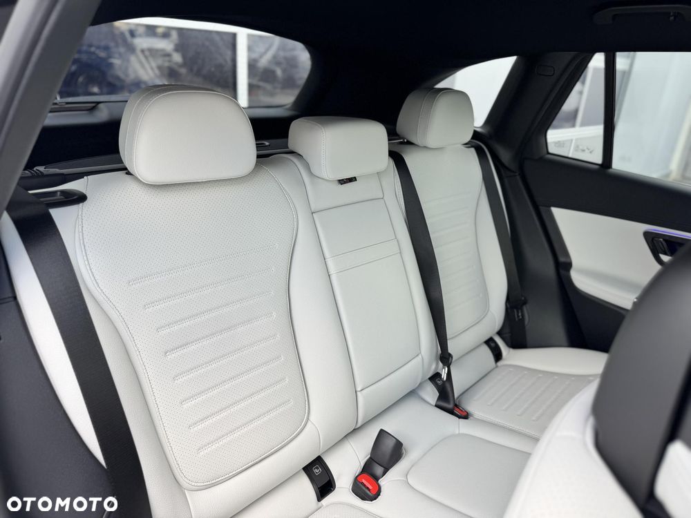 Mercedes-Benz GLC 300 e PHEV 4-Matic AMG Line - 12