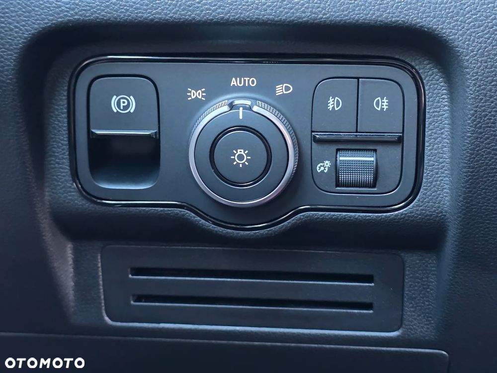 Mercedes-Benz Klasa T 180 d Progressive - 23