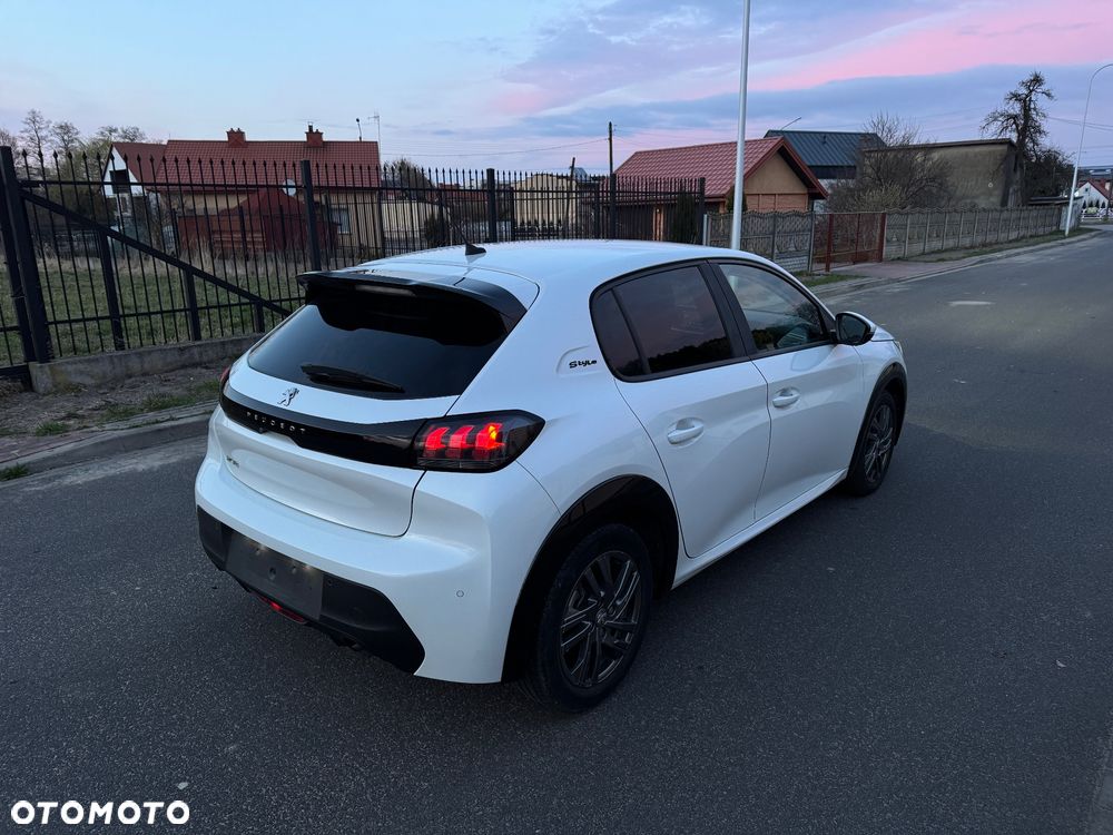 Peugeot 208 PureTech 100 EAT8 GT - 23