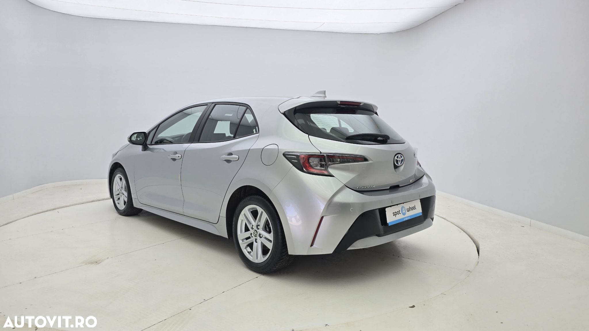Toyota Corolla 1.8 HSD Dynamic - 8