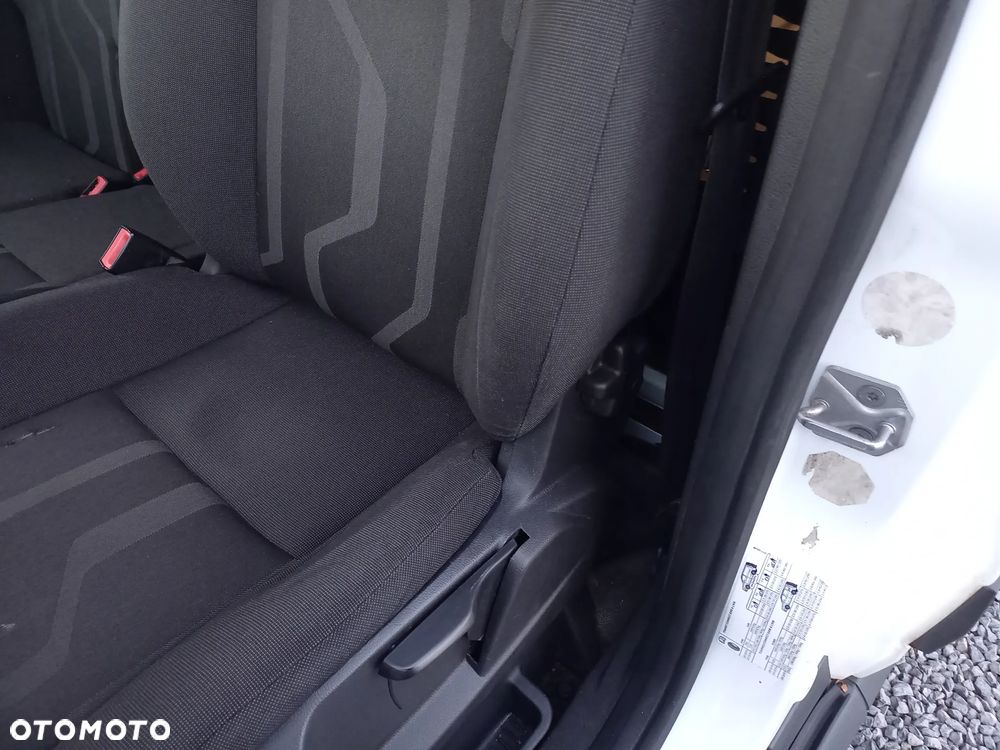 Ford Transit Connect - 17