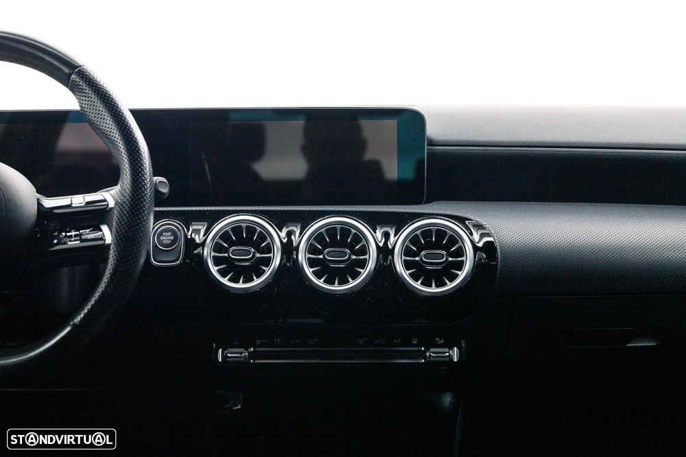 Mercedes-Benz A 250 Limousine e AMG Line - 16