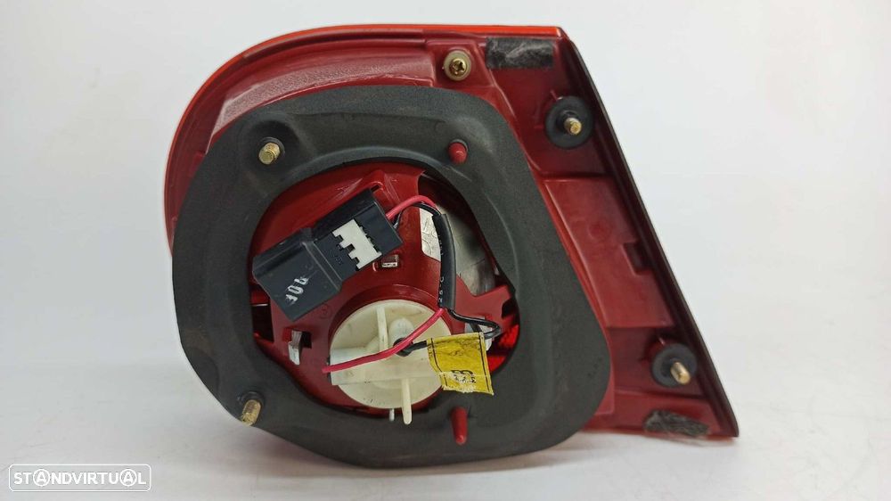 FAROLIM TRASEIRO DIREITO KIA OPIRUS EX - 2