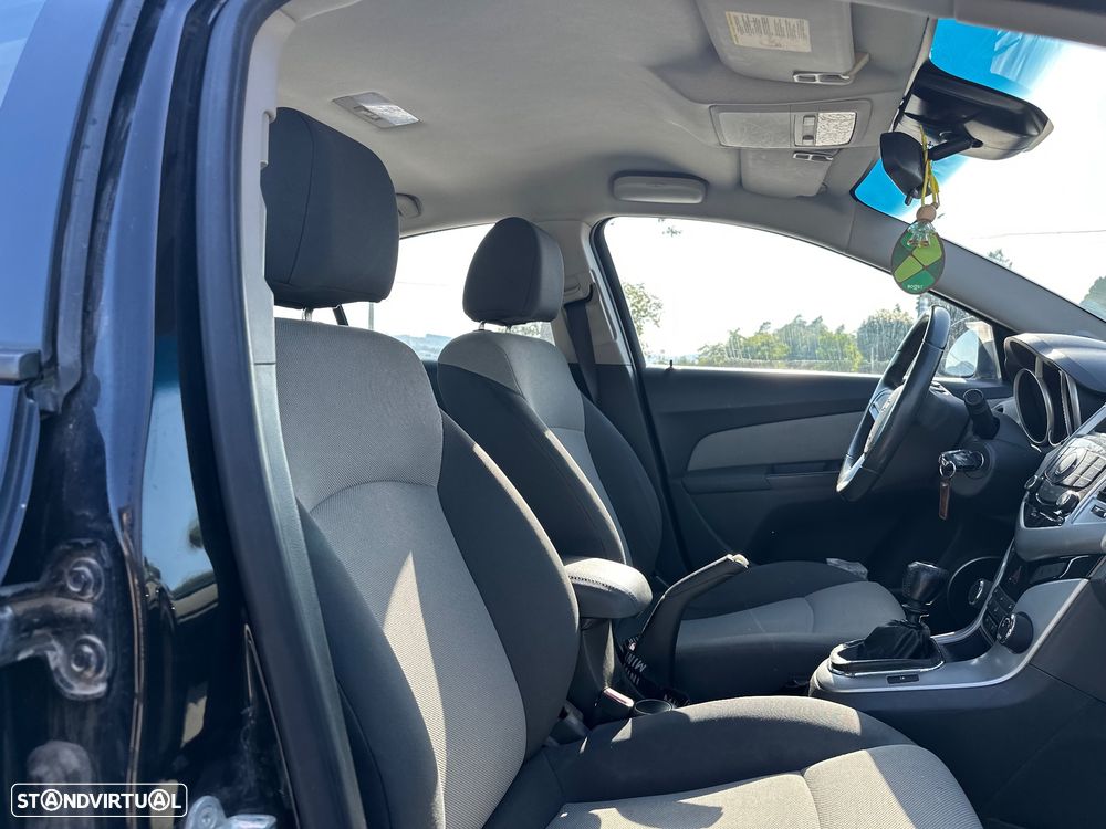 Chevrolet Cruze 1.6 LS - 36