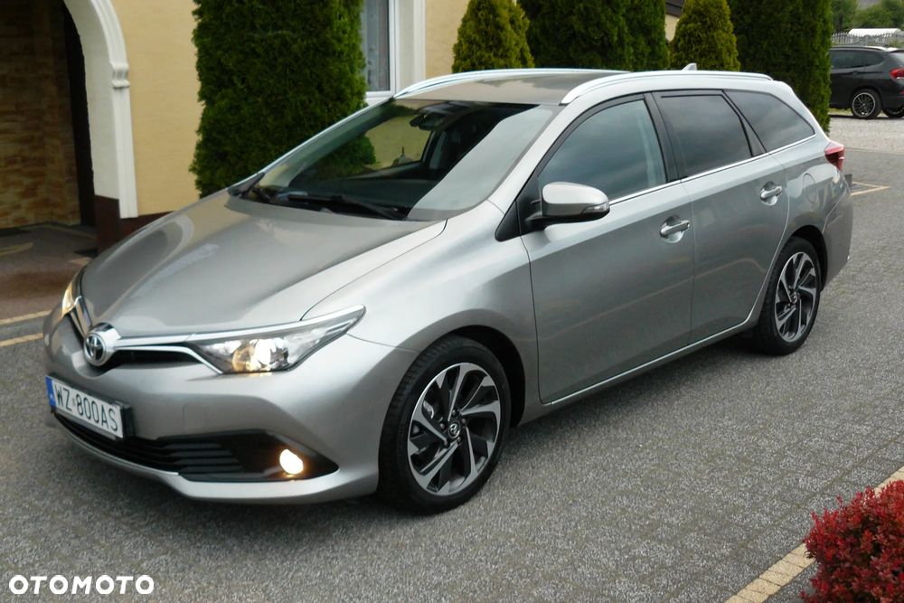 Toyota Auris 1.6 D-4D Design Edition - 2