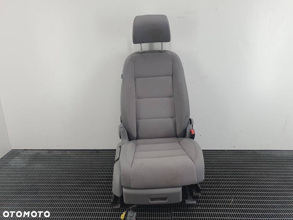 FOTEL PRAWY PRZÓD PASAŻERA GRZANY VW GOLF V 5D HB KOMBI JASNY EU AIRBAG - 1