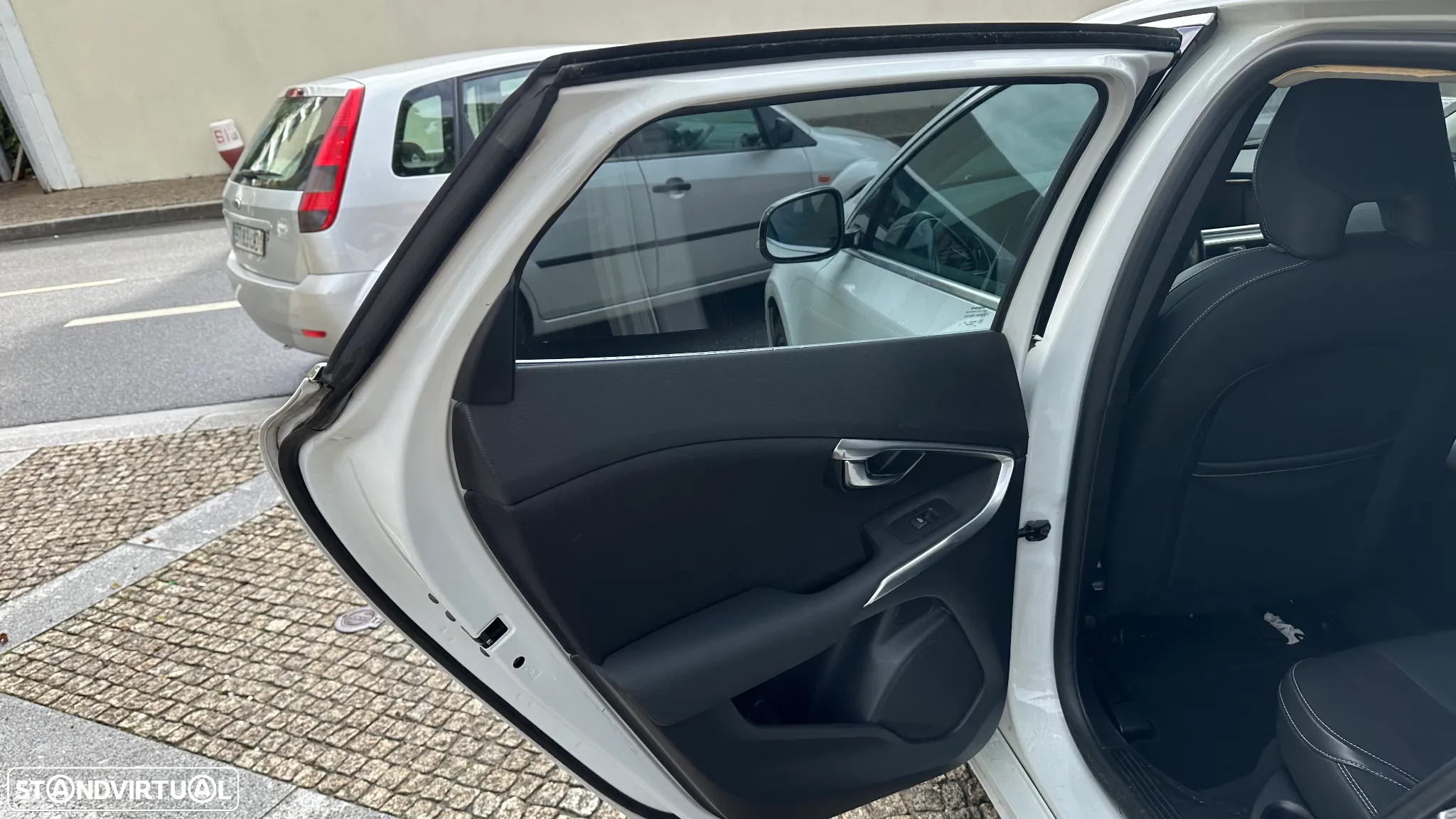 Volvo V40 1.6 D2 R-Design - 16