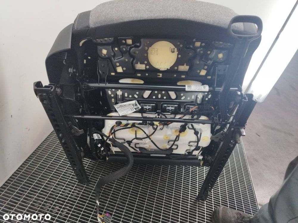 FOTEL PRZÓD PRZEDNI PRAWY PASAŻERA SKODA OCTAVIA IV EU - 8