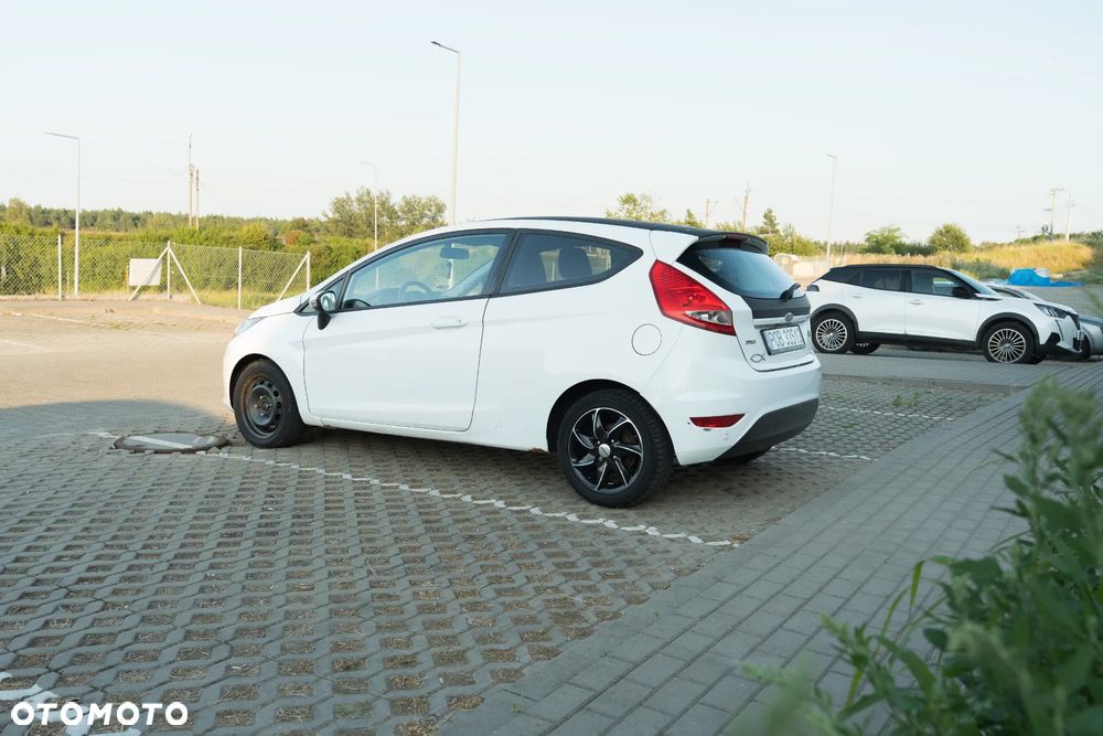 Ford Fiesta 1.4 TDCi Ambiente - 10