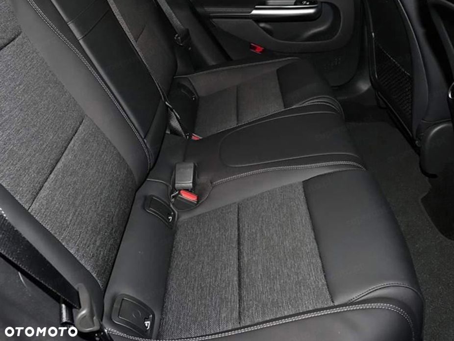 Mercedes-Benz CLA - 11