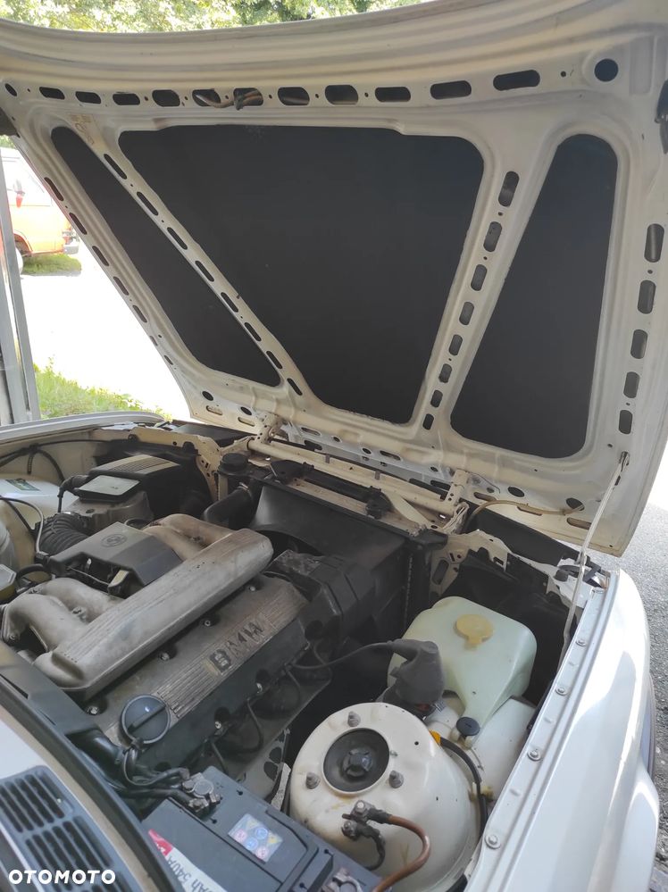BMW Seria 3 318i - 25