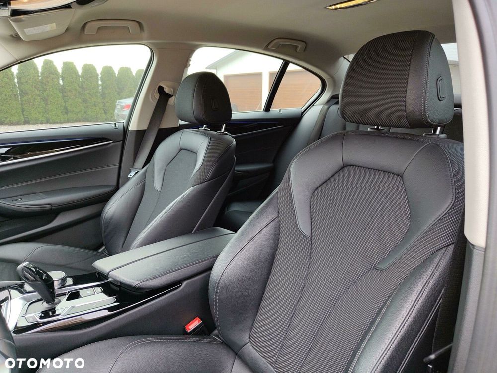 BMW Seria 5 518d Sport - 13