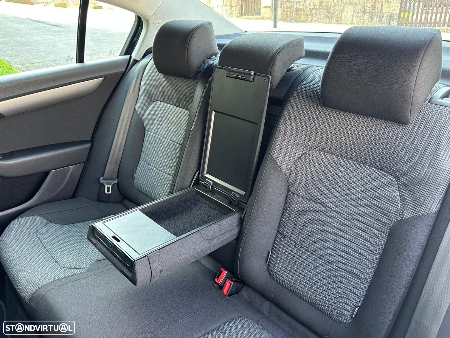 VW Passat 1.6 TDI BlueMotion - 16