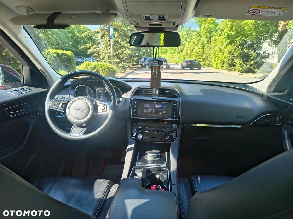 Jaguar F-Pace 20d AWD Portfolio - 22