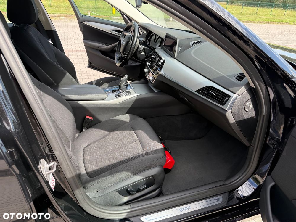 BMW Seria 5 520i - 13