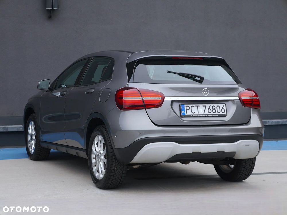 Mercedes-Benz GLA 180 7G-DCT - 5