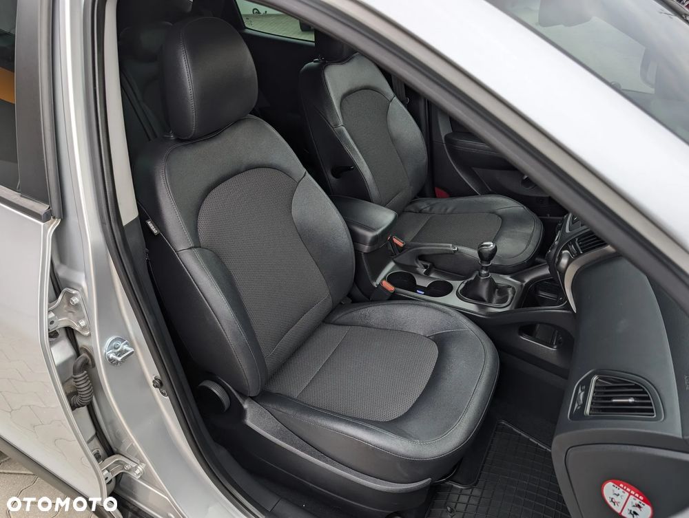 Hyundai ix35 1.7 CRDi 2WD blue Style - 34