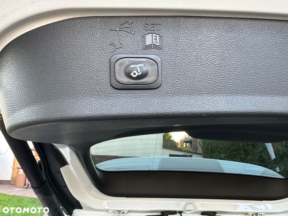 Ford Kuga - 36