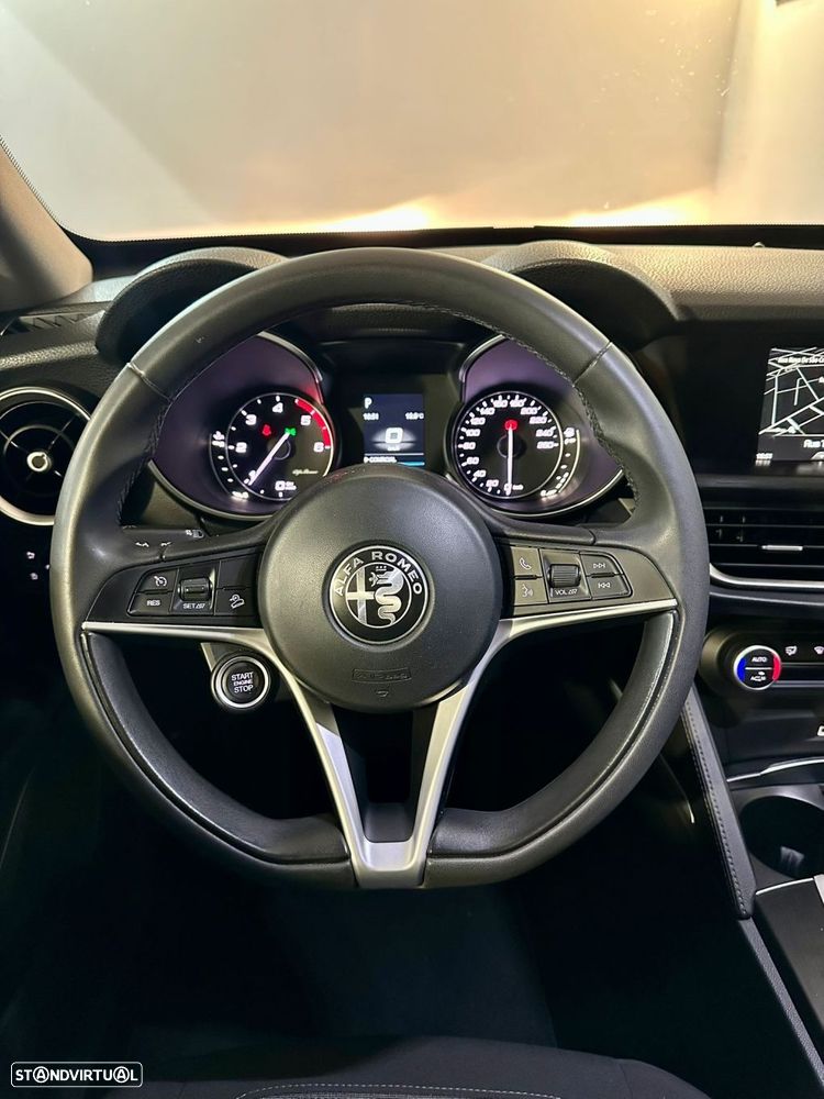 Alfa Romeo Stelvio 2.2 D AT8 - 12