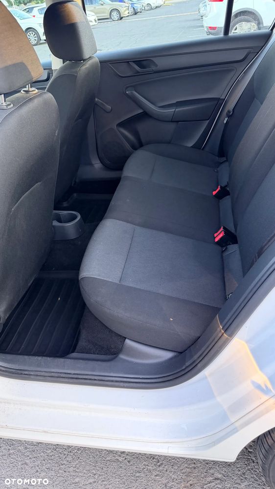 Skoda RAPID 1.2 TSI Active - 10