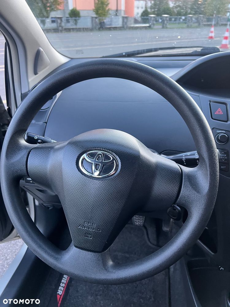 Toyota Yaris 1.0 VVT-i Sol - 26