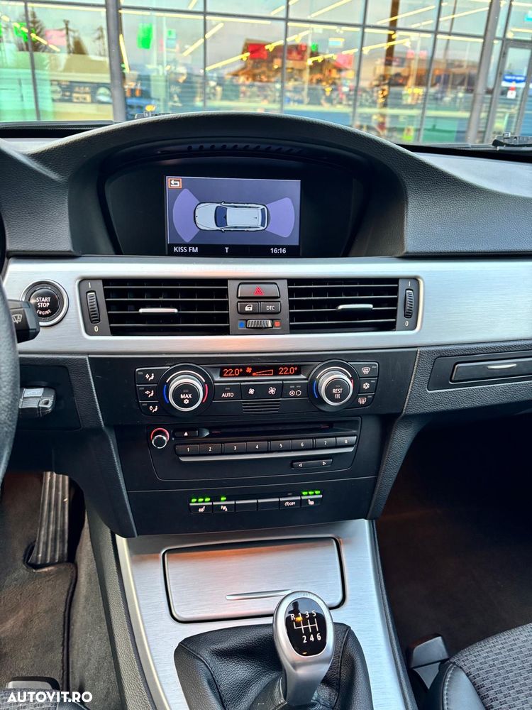 BMW Seria 3 320d DPF Touring - 17