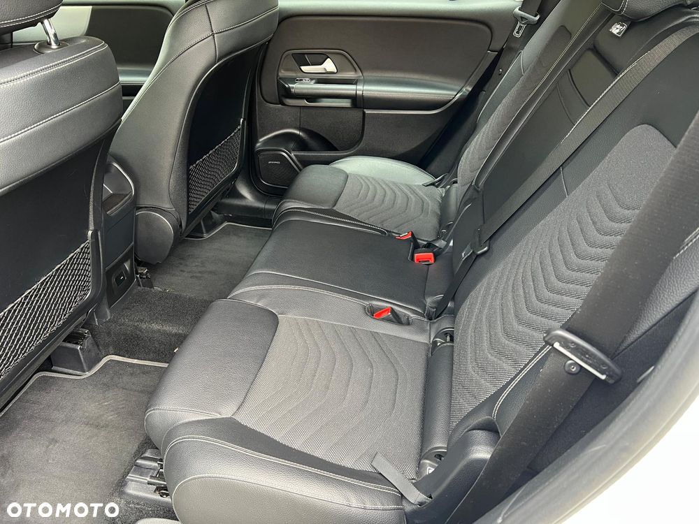 Mercedes-Benz GLB 200 Style 7G-DCT - 35