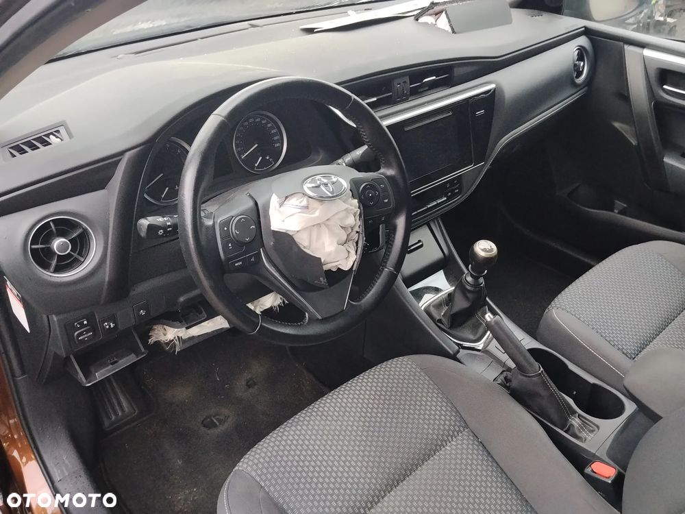 Toyota Corolla - 5