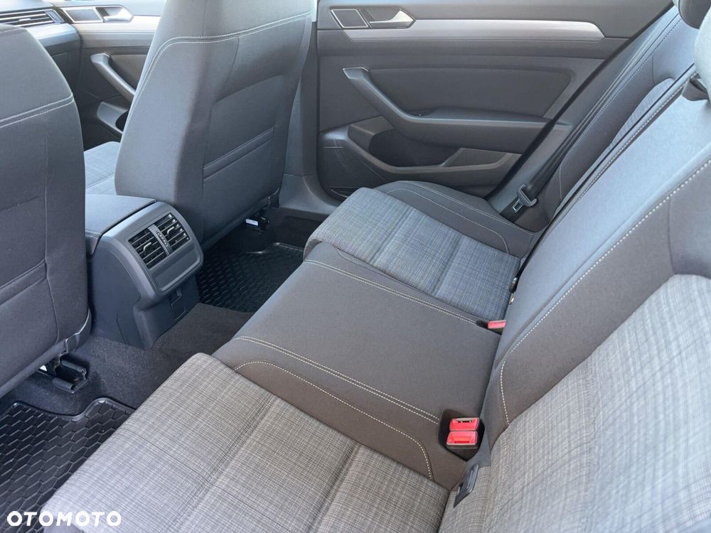 Volkswagen Passat Variant 2.0 TDI EVO Business DSG - 15