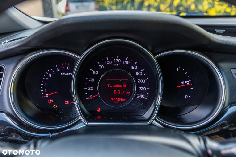 Kia Ceed 1.6 GDI Dream Team Edition - 25