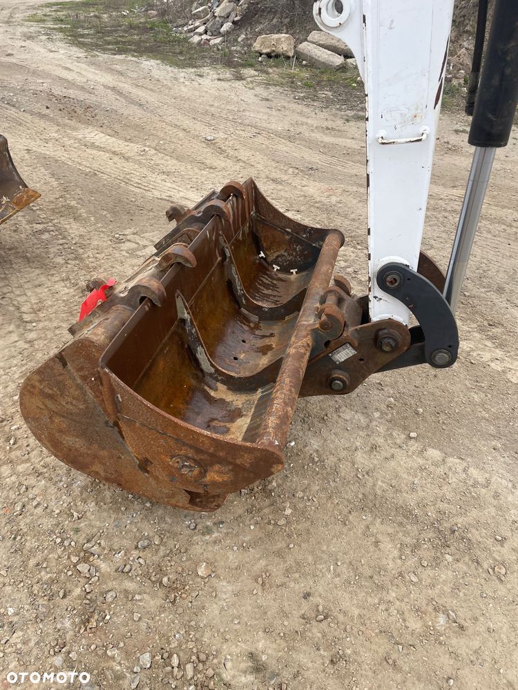 Bobcat E32 - 4