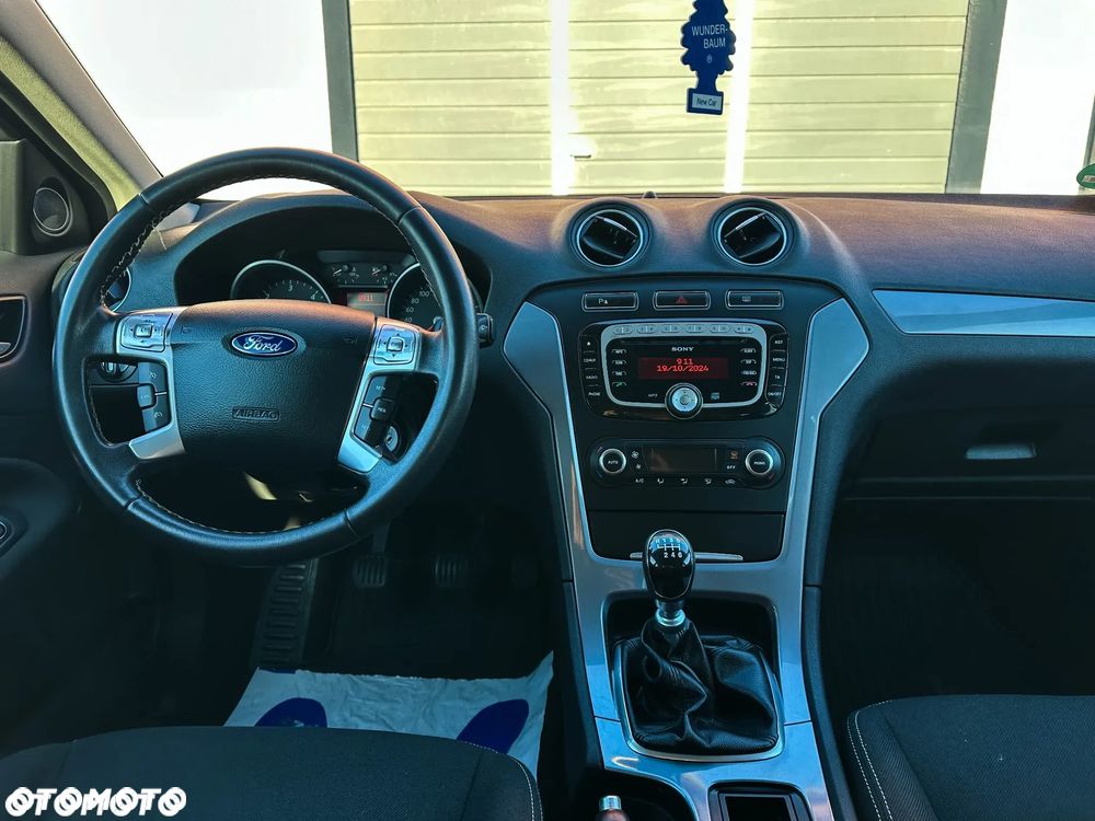 Ford Mondeo - 38