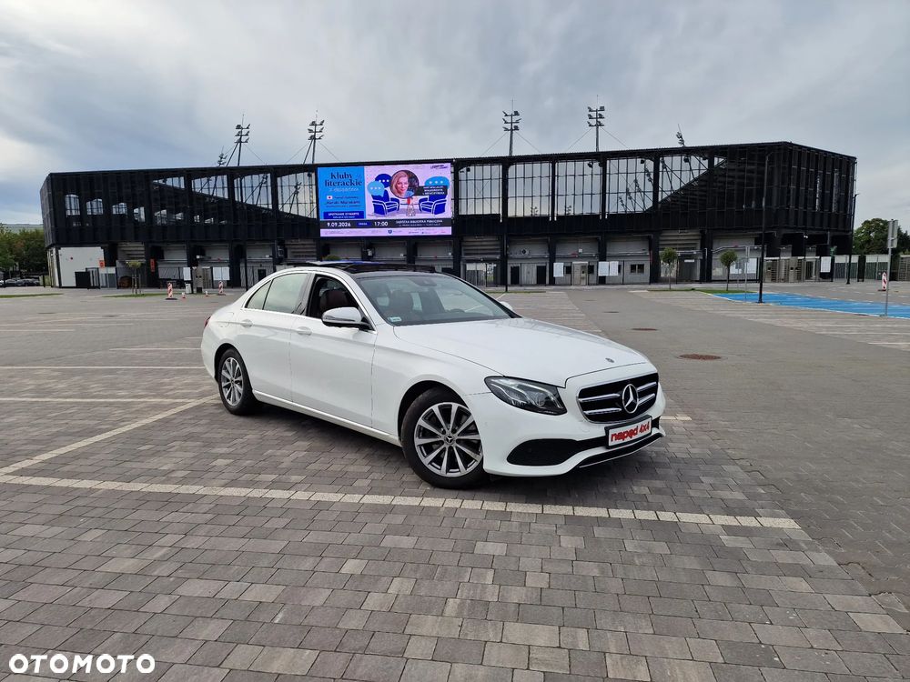Mercedes-Benz Klasa E 220 d 4-Matic Business Edition 9G-TRONIC - 1