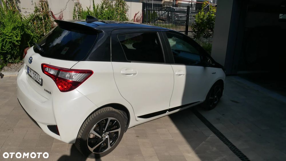 Toyota Yaris Hybrid 100 Selection Platinum - 3