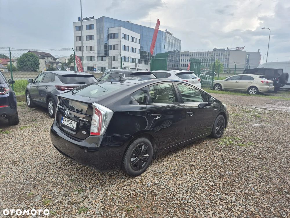 Toyota Prius 1.8 HSD Premium - 4