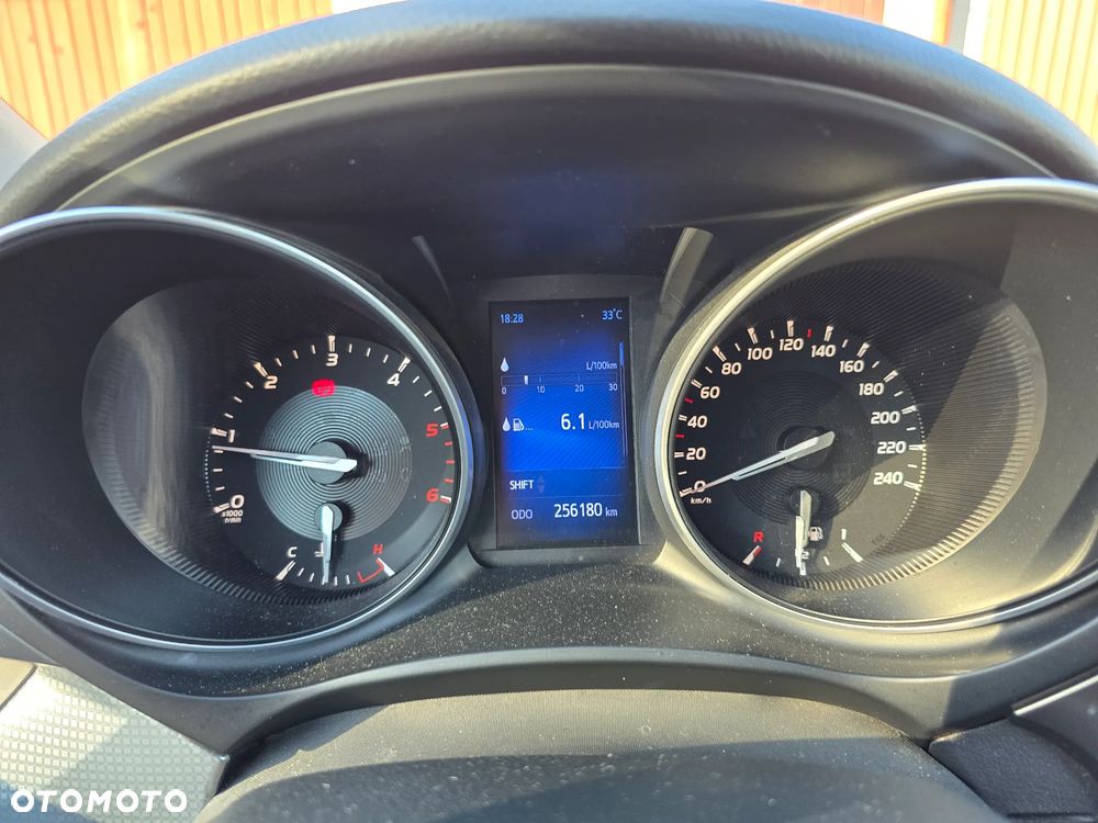 Toyota Avensis 2.0 D-4D Premium - 21