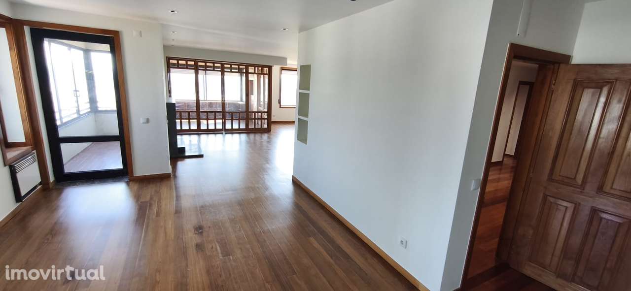 magnifico T5 duplex remodelado na Rua Miguel Torga , Penedo da Saudade - Grande imagem: 3/23