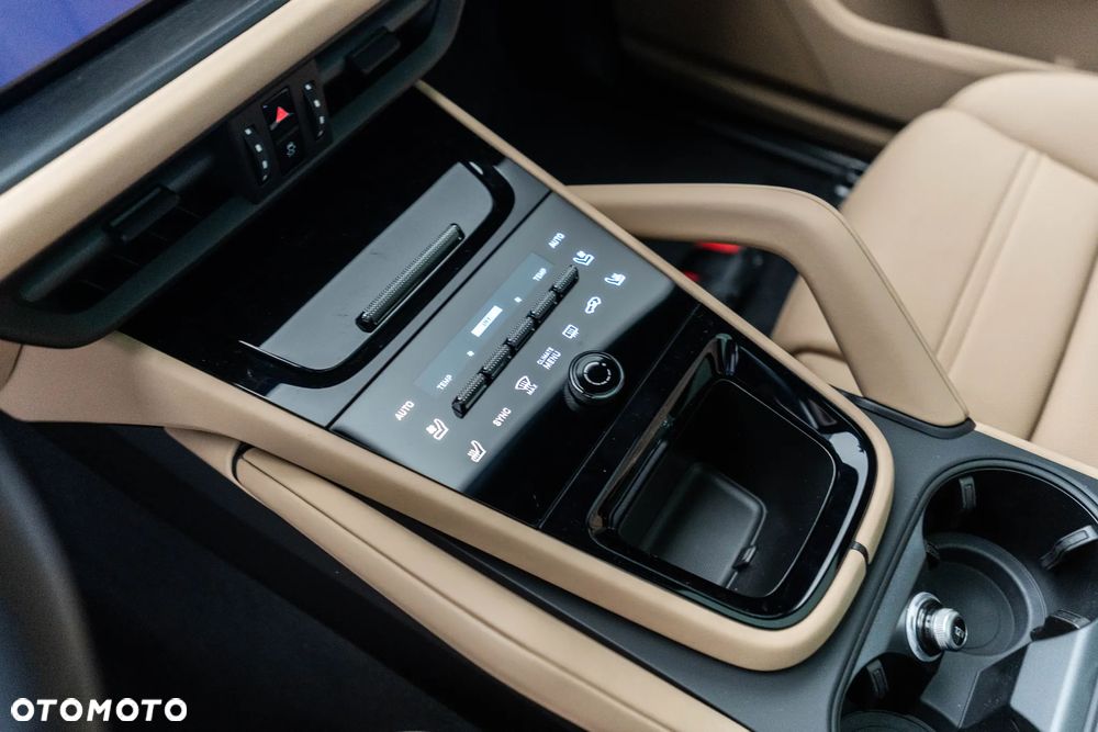 Porsche Cayenne E-Hybrid PHEV Black Edition - 29