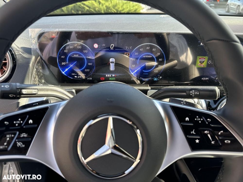 Mercedes-Benz EQB - 12