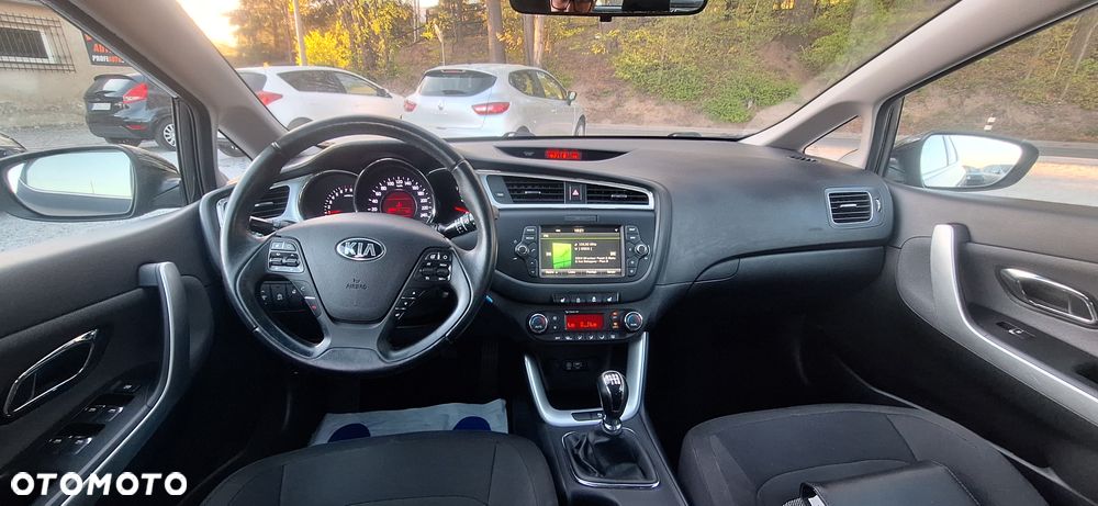 Kia Ceed 1.6 GDI Dream Team Edition - 13