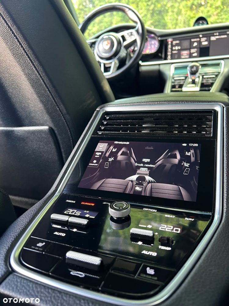 Porsche Panamera 4 - 36