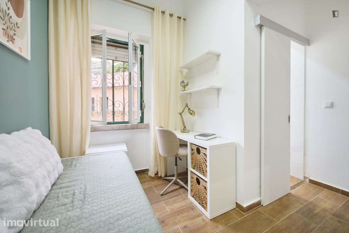 Quarto - localizado em Alameda Lisbon - Grande imagem: 4/46