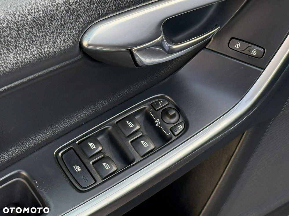 Volvo V60 D4 Momentum - 10