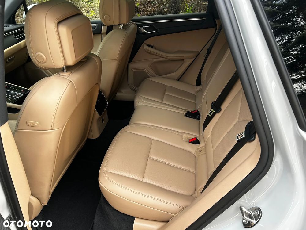 Porsche Macan Standard - 35