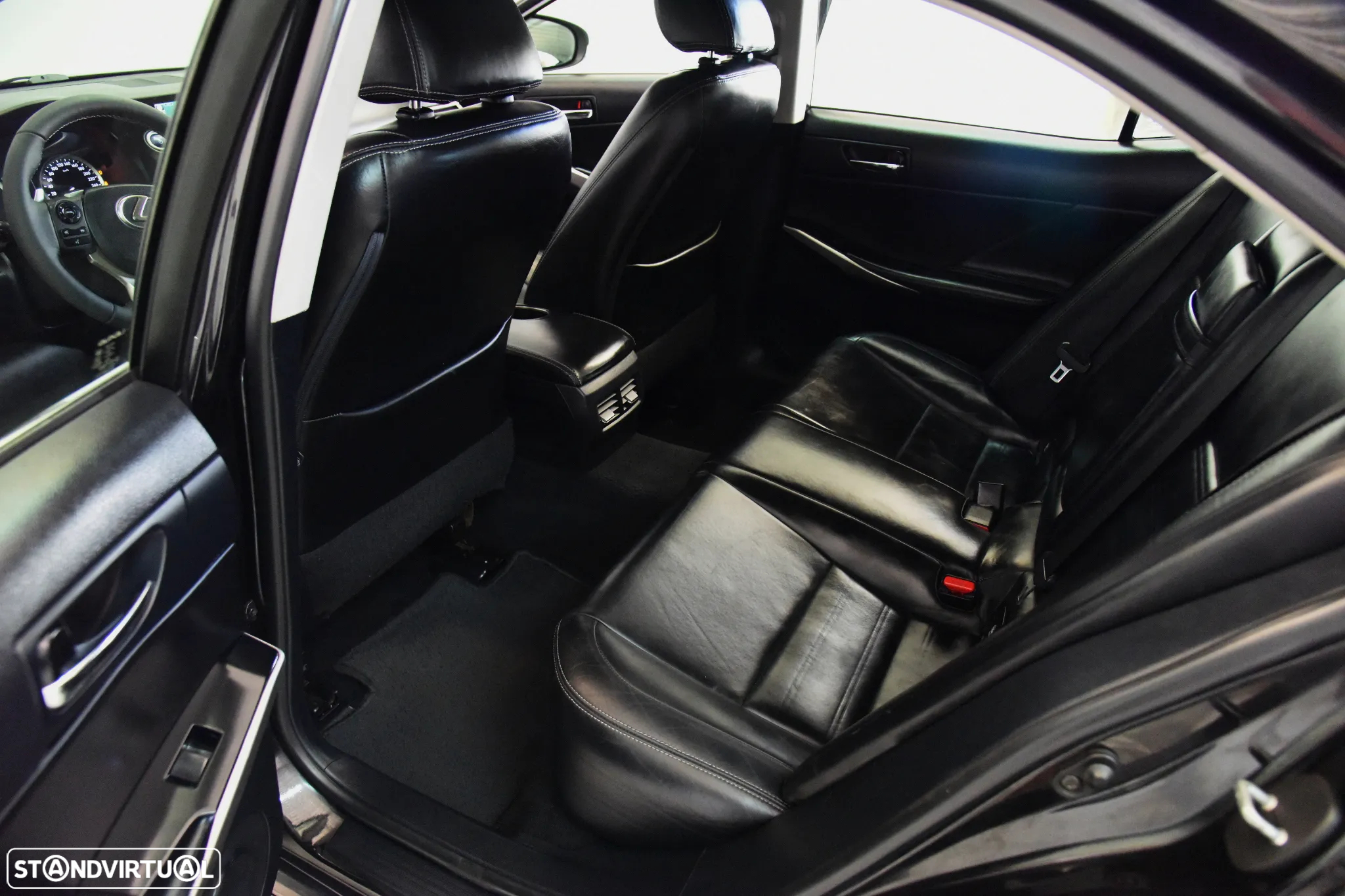 Lexus IS 300H Pack Executive - 27